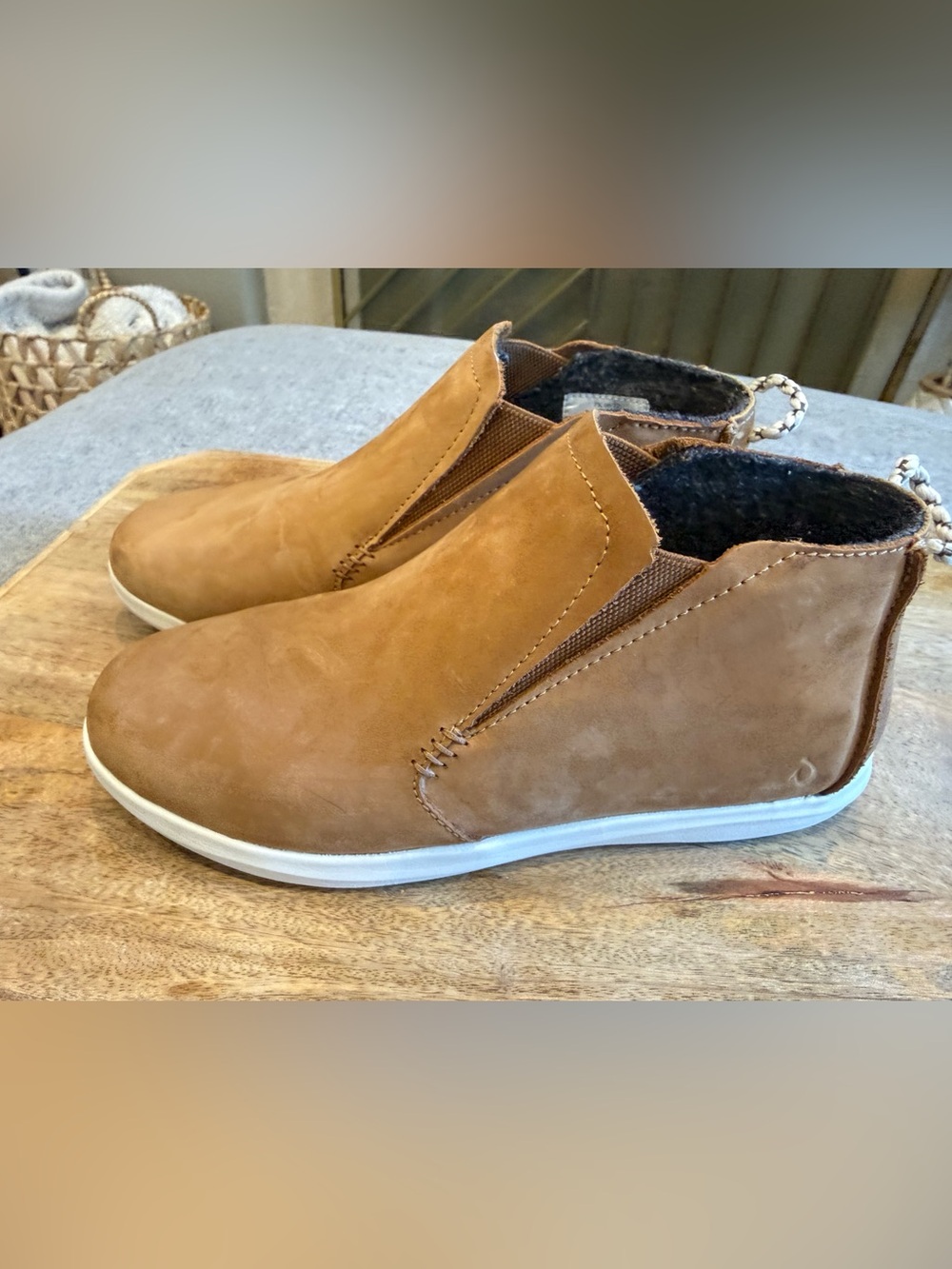 Hawai'iloa Manu Hope Waterproof Sneaker Boot Women’s Size 7 Like New!!!